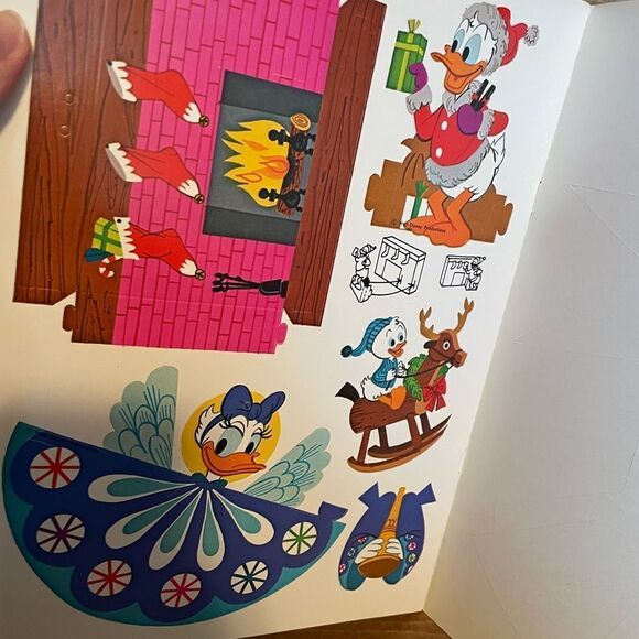 1979 Walt Disney Decorate A Christmas Tree Book - Picture 6 of 9